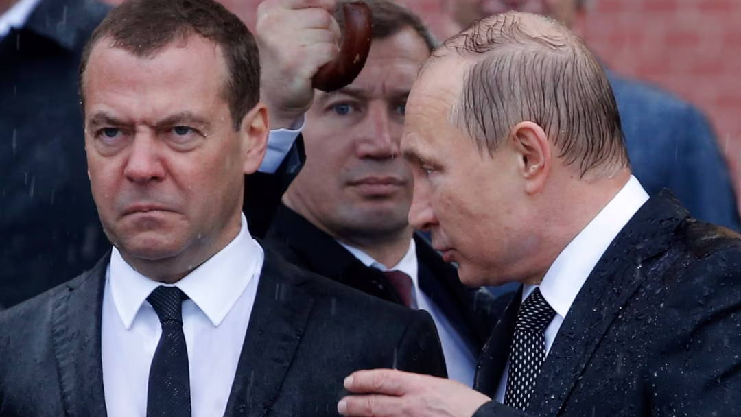 Медведєв погрожує ядерною зброєю у разі успішного контрнаступу України
